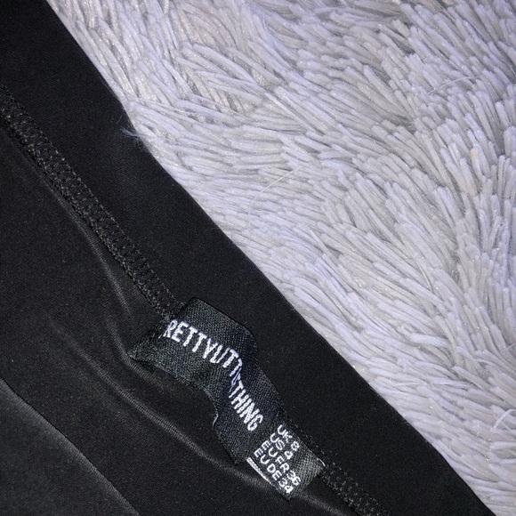 Pretty Little Thing Black Crop Top - Picture 3 of 3